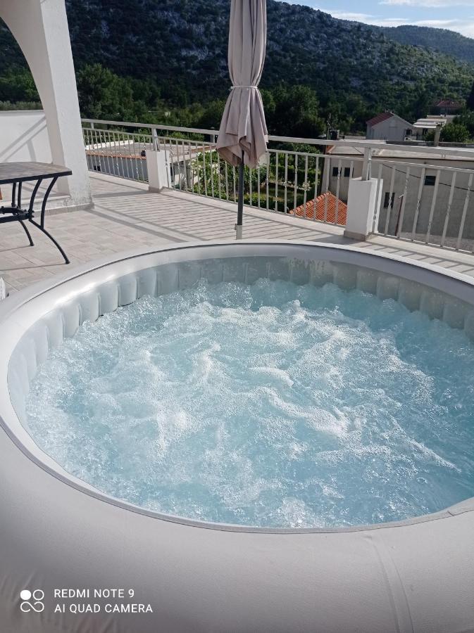 Holiday Home Horizonte With Jacuzzi Gornja Brela Bagian luar foto