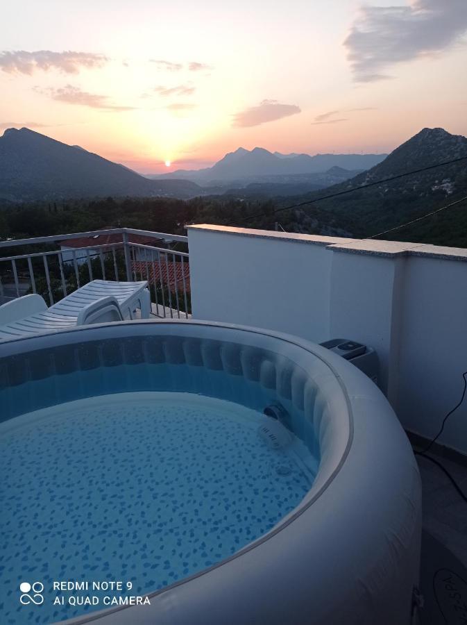 Holiday Home Horizonte With Jacuzzi Gornja Brela Bagian luar foto