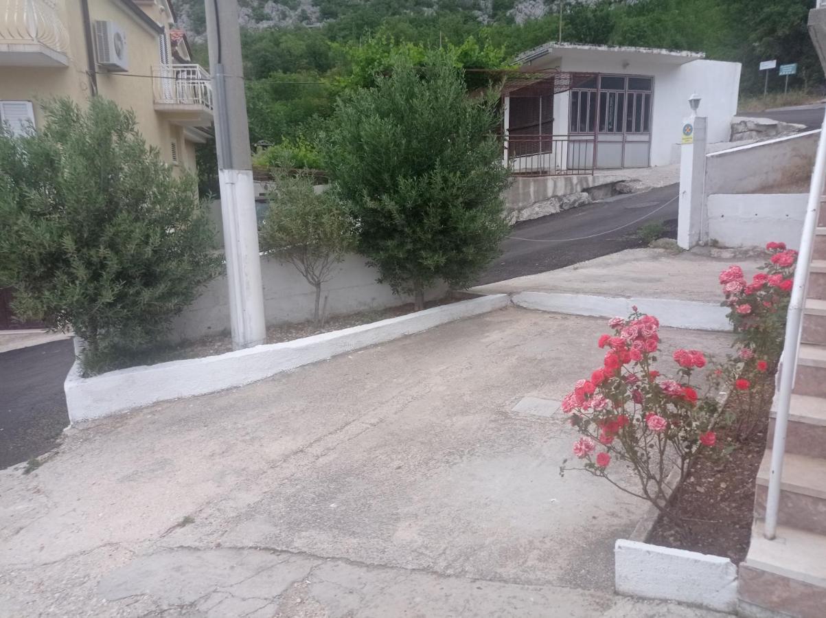 Holiday Home Horizonte With Jacuzzi Gornja Brela Bagian luar foto