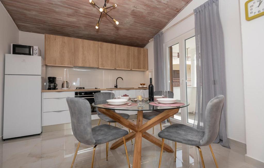 Holiday Home Horizonte With Jacuzzi Gornja Brela Bagian luar foto