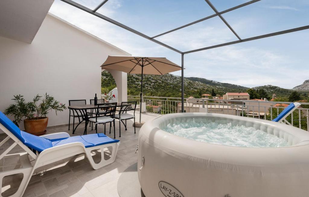 Holiday Home Horizonte With Jacuzzi Gornja Brela Bagian luar foto