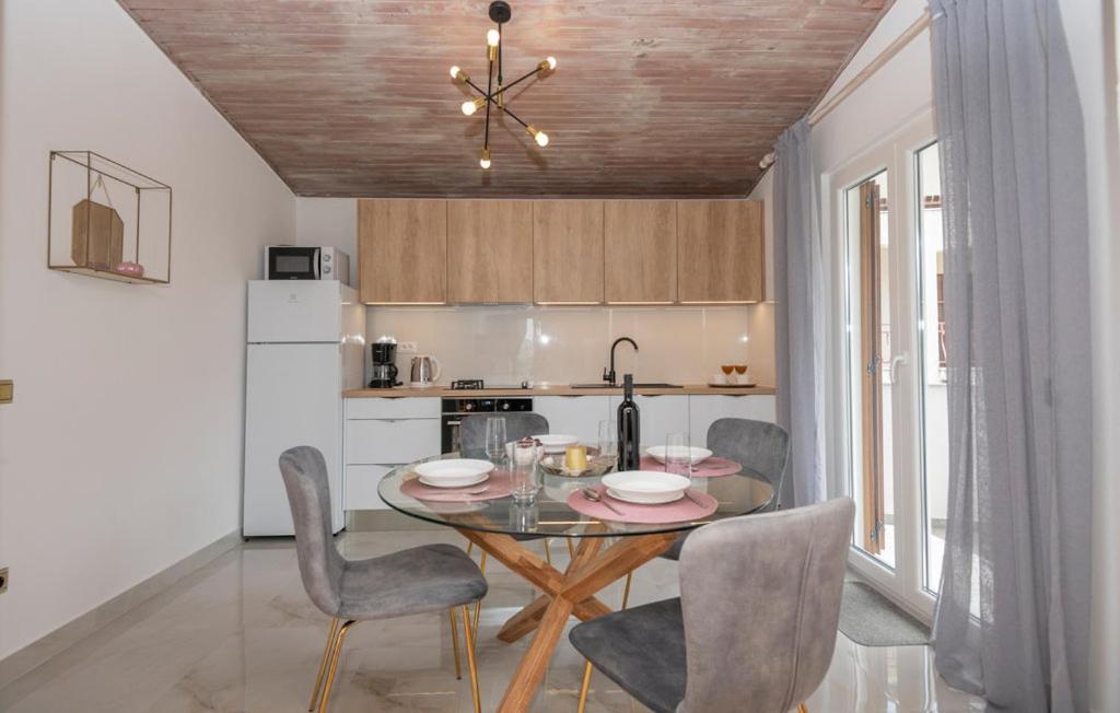 Holiday Home Horizonte With Jacuzzi Gornja Brela Bagian luar foto