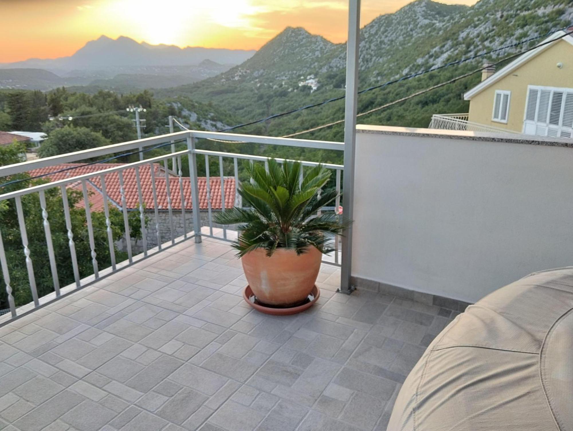 Holiday Home Horizonte With Jacuzzi Gornja Brela Bagian luar foto