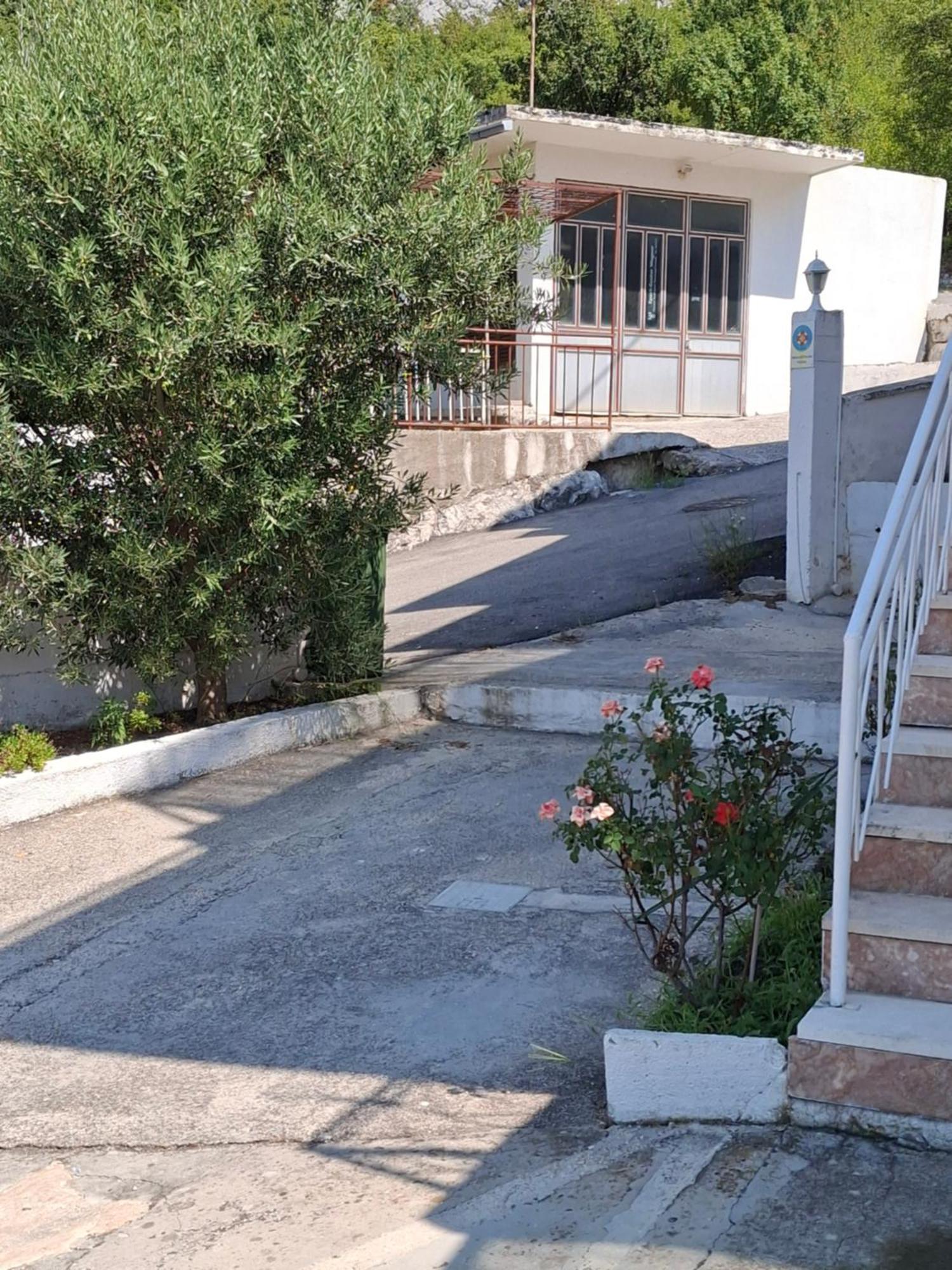 Holiday Home Horizonte With Jacuzzi Gornja Brela Bagian luar foto