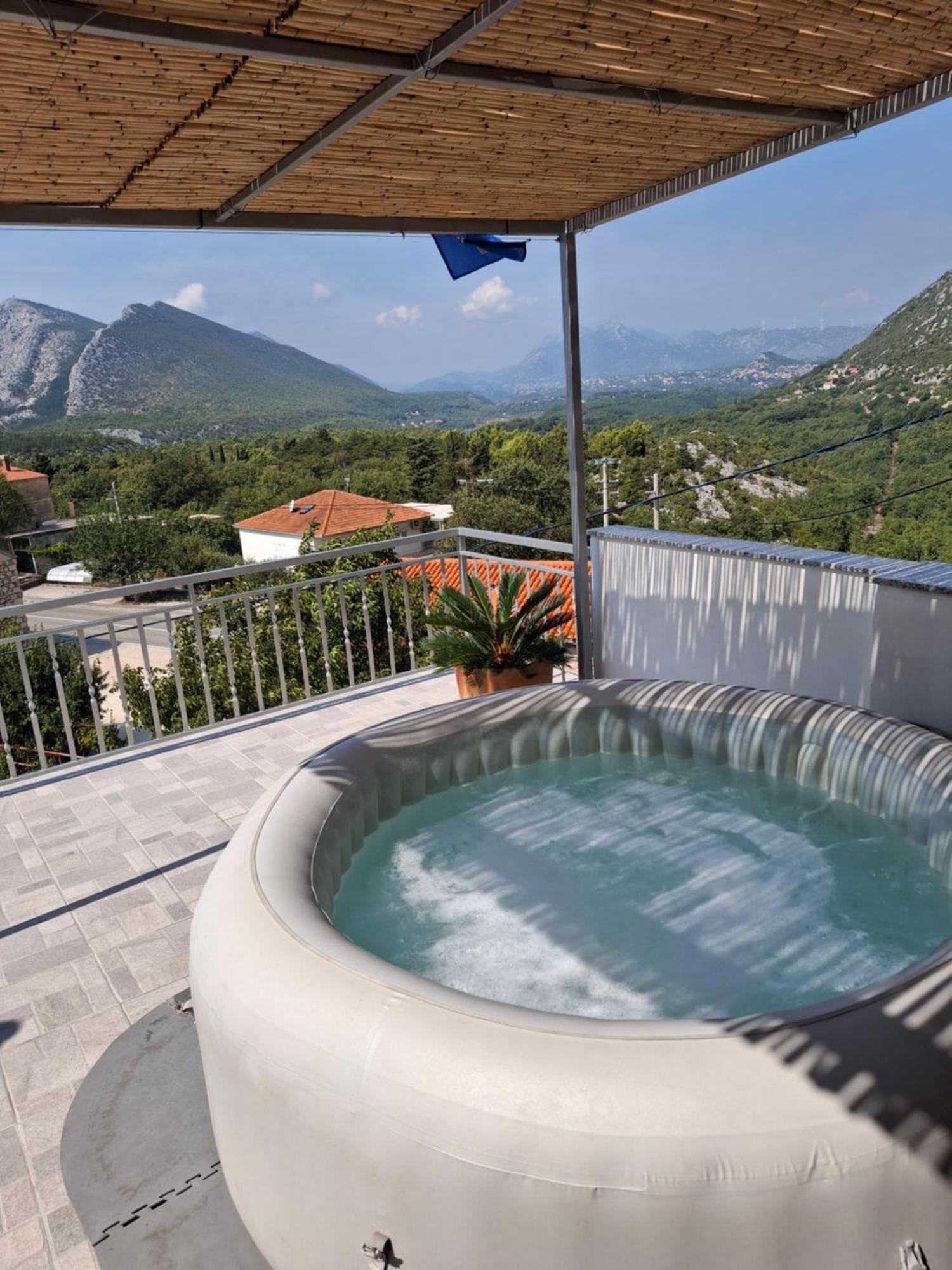 Holiday Home Horizonte With Jacuzzi Gornja Brela Bagian luar foto